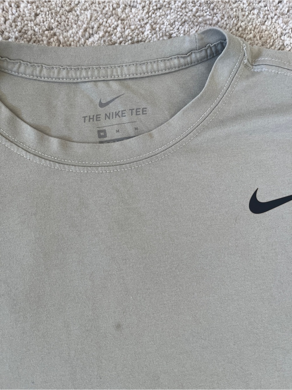 Nike Men's Short Sleeve Performance Tees - Red, Green, Taupe Bundle - Picture 4 of 4